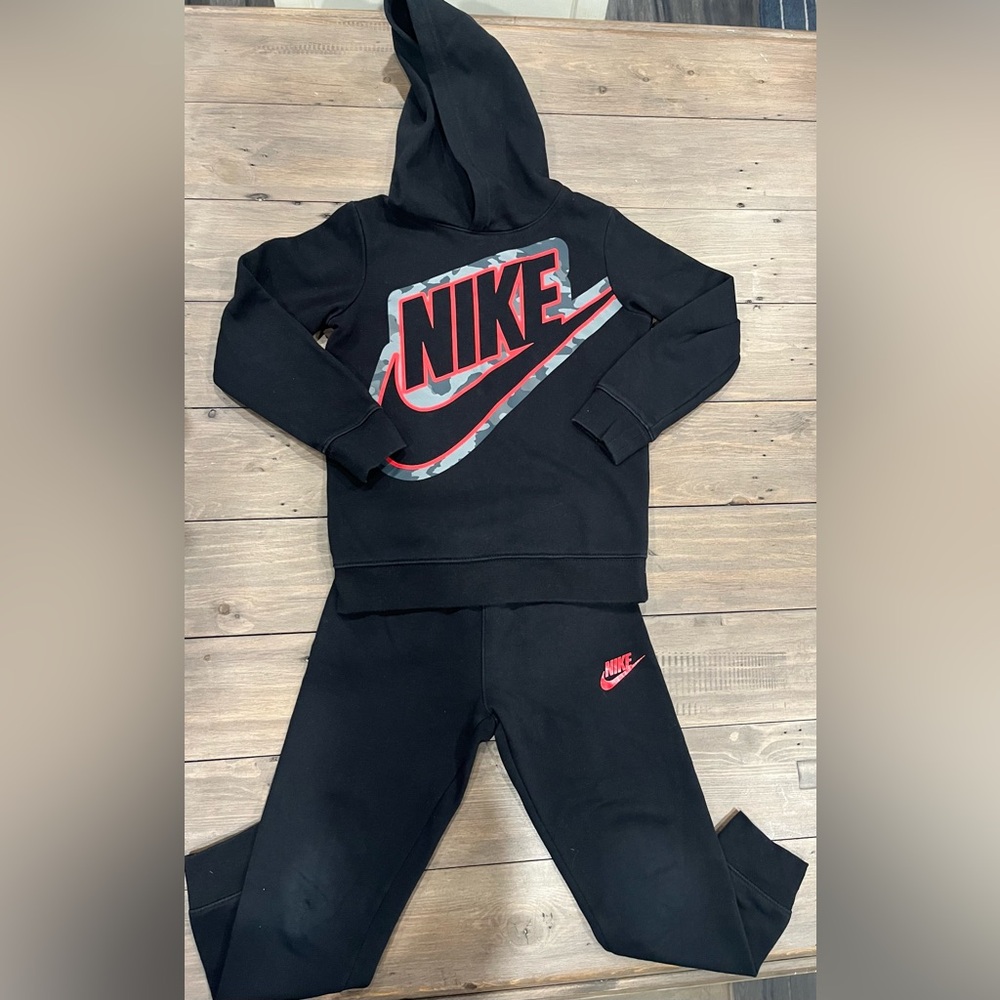 Nike Black tracksuit 
5-6 years 
sweater like new
pants worn in knees